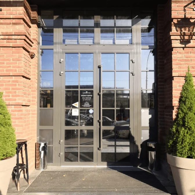 Алюминиевые двери в Алматы