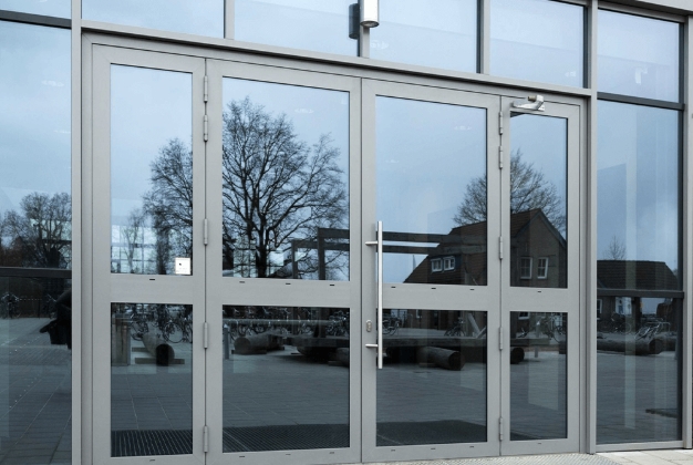 Двери из алюминия