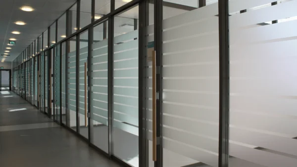 Перегородки алюминиевые офисные стационарные