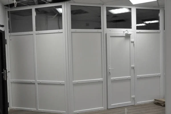 Перегородки пластиковые офисные стационарные