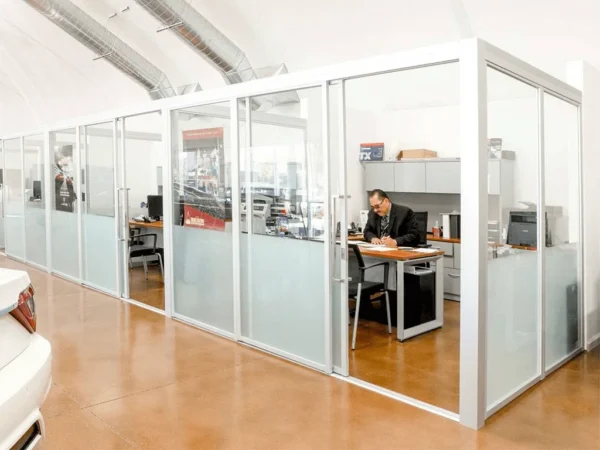 Перегородки стеклянные офисные раздвижные